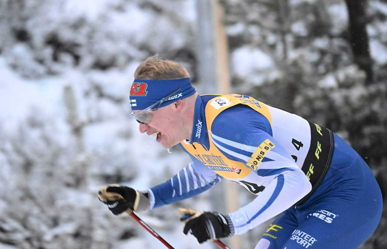 Iivo Niskanen sai keltaisen varoituskortin, sillä hän otti karsinnassa tasatyönnön kielletyllä alueella. Arkistokuva. LEHTIKUVA / Heikki Saukkomaa