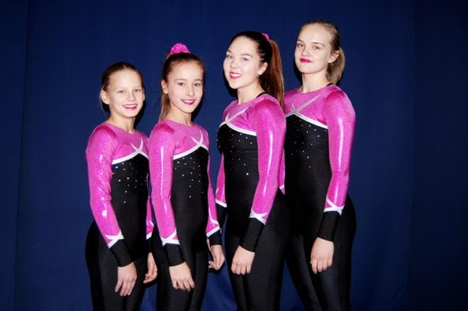 Vilma Paussu (vas.), Hertta Luoma, Eveliina Hakomäki ja Emilia Sorvisto ovat mukana TeamGymin maajoukkuevalmennuksessa vuonna 2018. KUVAT: KATRI KUKKANEN