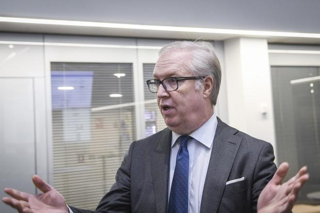Akavan puheenjohtaja Sture Fjäder sanoo, että hänen käsityksensä mukaan väliaikaisilla työlainsäädännön muutoksilla on pystytty pelastamaan työpaikkoja. KUVA: KIMMO BRANDT/ARKISTO