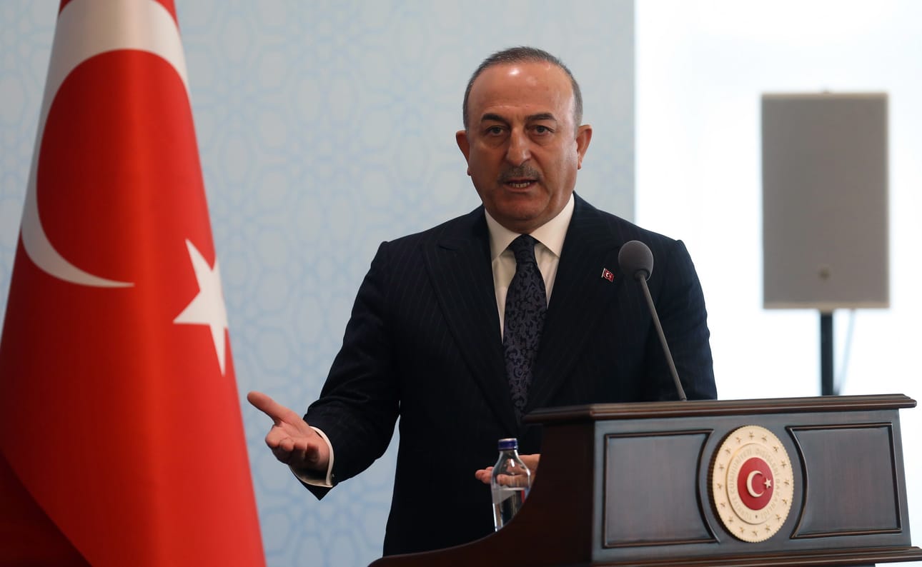 Turkin ulkoministeri Mevlüt Cavusoglu lehdistötilaisuudessa Ankarassa 20. helmikuuta.