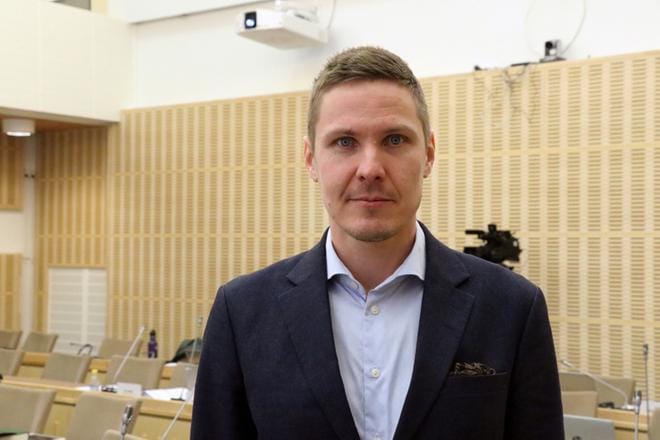 Mustasaarelainen Otto Domars on Mustasaaren uusi ja ensimmäinen hyvinvointijohtaja. KUVA. JOHANNA BACKHOLM