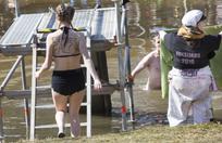 Fuksikaste vie vauhdilla hyiseen veteen