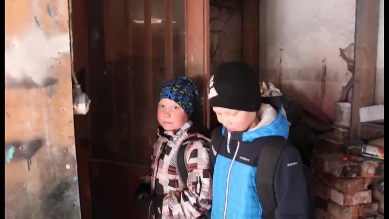 Oppilaat Heikkilän pajalla tutustumassa