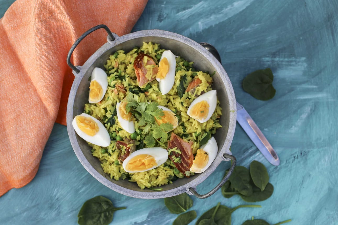 Kedgeree on vähän kuin paistettua riisiä tai riisipyttipannua. Se on savulohen kanssa yllättävän modernin makuinen ruoka, kun ottaa huomioon, että sen juuret ulottuvat kauas siirtomaahistoriaan.