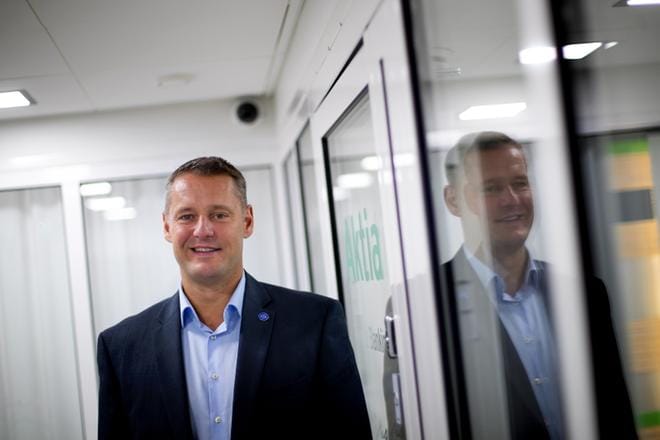 Stefan Grönholm oli keskiviikkona kolmatta päivää töissä Aktian Pohjanmaan alueen tulosvastuullisena johtajana. Hänellä on 20 vuoden kokemus alalta Nordeassa. KUVA: JAAKKO ELENIUS