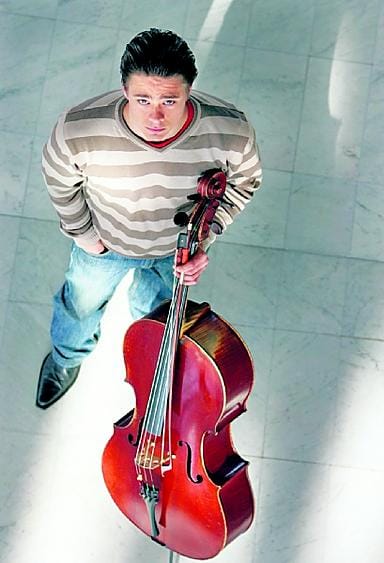 Samuli Peltonen tulkitsee Oulussa Elgarin sellokonserton.