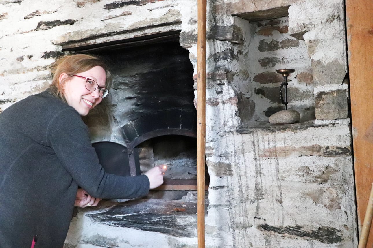 Uuninlämmityksellä aloitetaan joka kevät, mutta joka kesä on erilainen. Kesän toiminnasta museonhoitaja Pauliina Majavan kanssa vastaavat museoapulainen sekä pari kesätyöläistä nuorta.