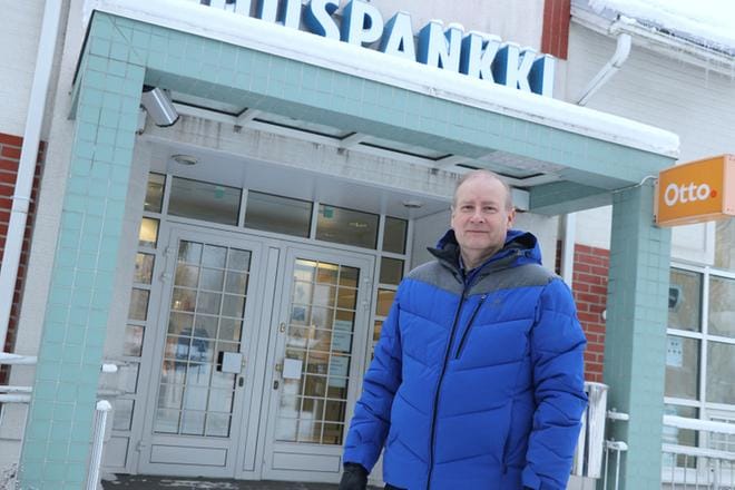 Lehtimäen Osuuspankin toimitusjohtaja Veli-Jussi Haapala antaa kiitosta maatalousyrittäjille, jotka ovat laajentaneet tuotantoa.