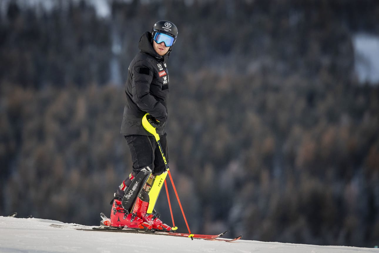 Santa Claus Ski Teamin Turo Torvinen ajoi ulos ensimmäisellä kierroksella.