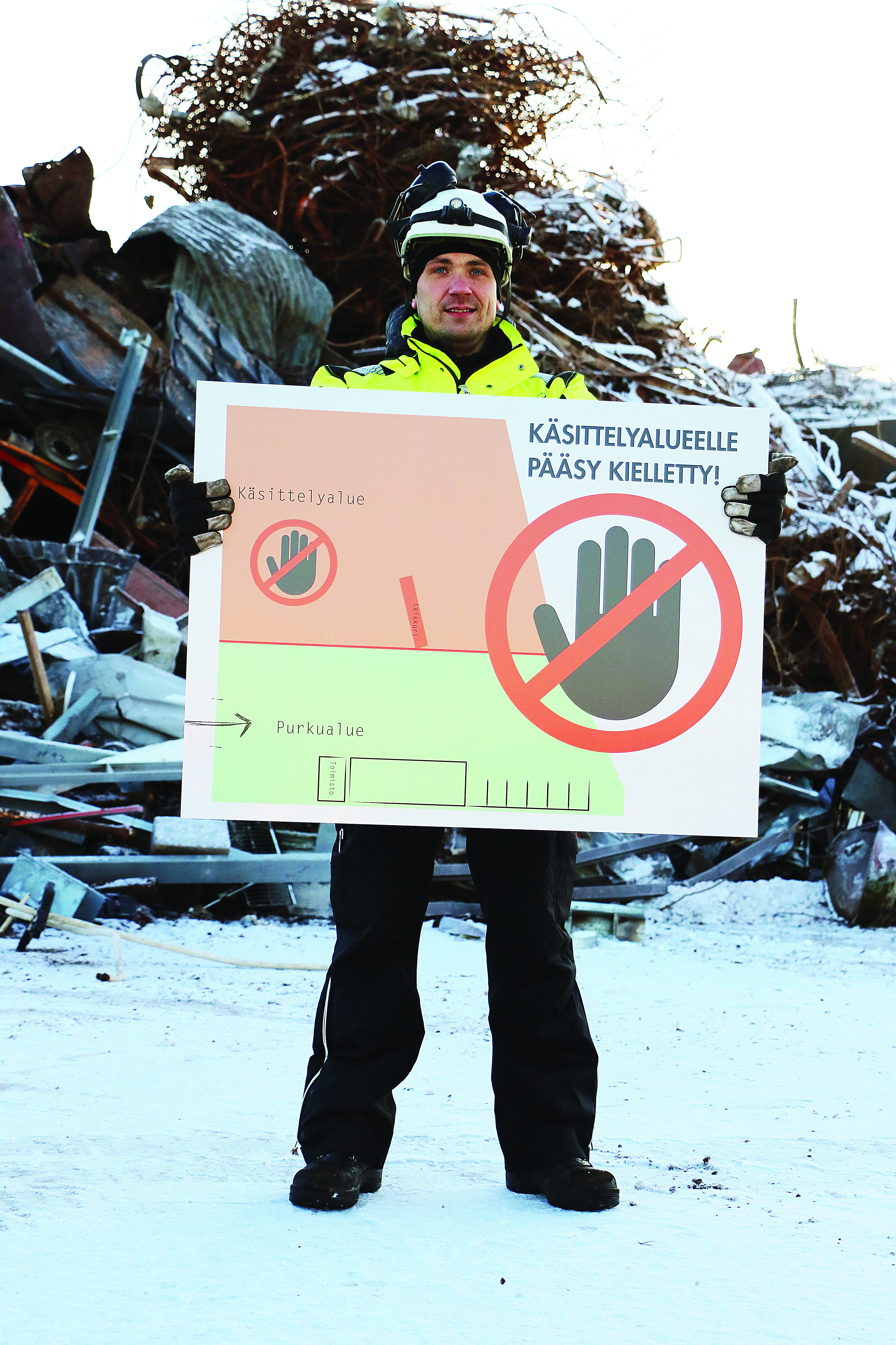 Toimitusjohtaja Jyrki Mutanen esitetlee Romutan aluesuunnitelmaa. Sen keskiössä ovat turvallisuus ja toiminnallisuus.