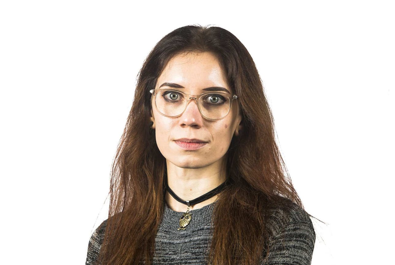 Greta Virranniemi rakastaa sekä Almodóvarin elokuvia että päättömiä vampyyrimätkyttelyjä. Saattaa katsoa neljä leffaa päivässä tai kaikki kolme kautta Penny Dreadfulia viikossa.