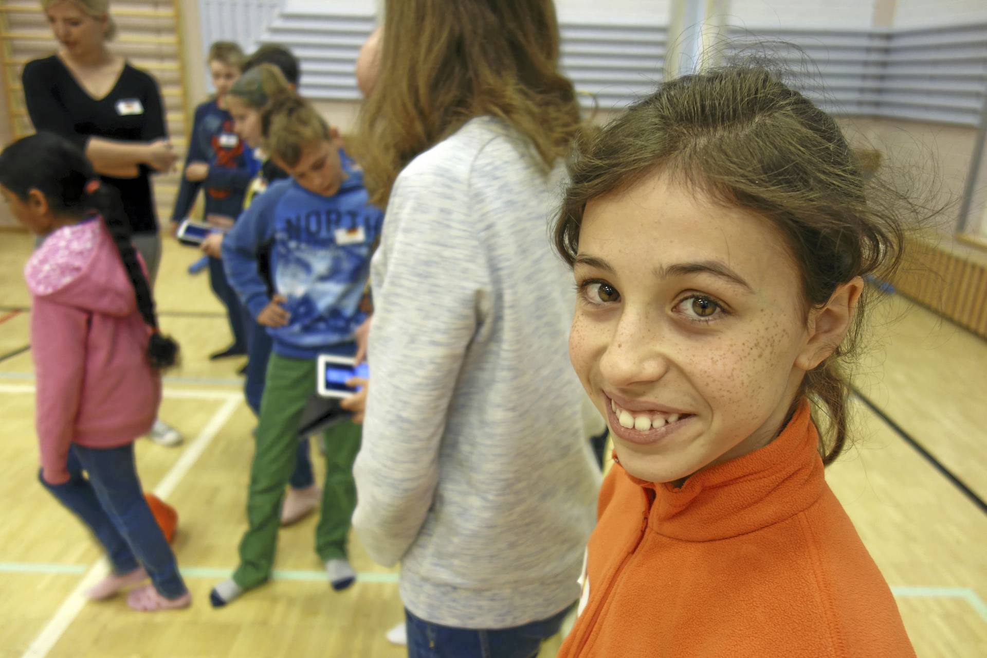 12-vuotias Silvia Rodrigo Sánchez on saapunut Siikajoelle lämpimästä Espanjasta. Hän on saanut tällä viikolla runsaasti uusia kokemuksia. Yksi niistä on lumen näkeminen.