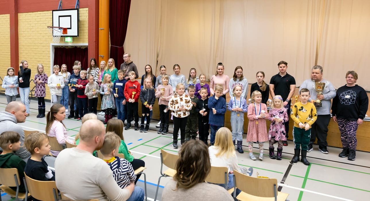 Viiden lajin harrastajat saivat palkintonsa joulukuun lopun juhlassa.