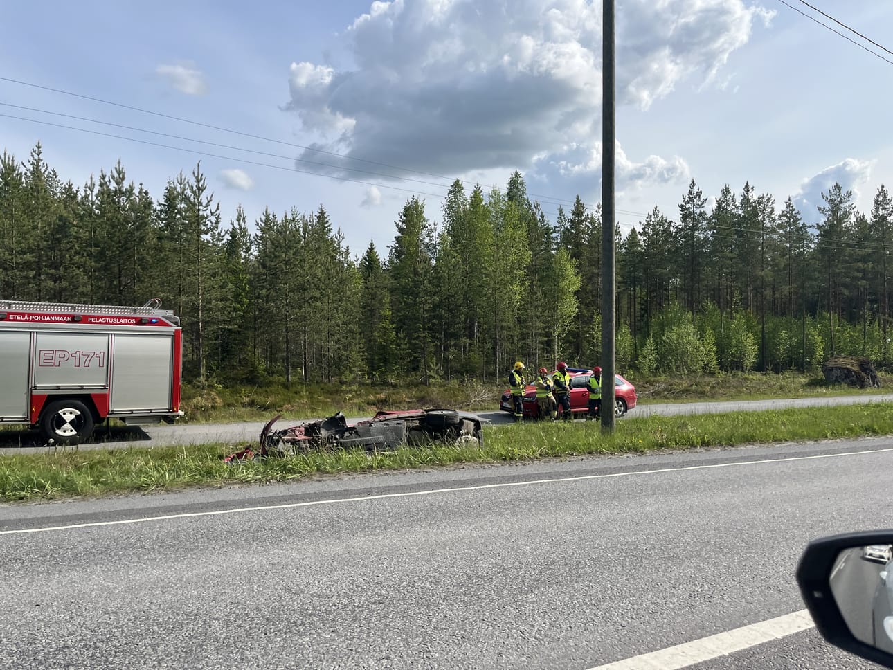 Suupohjantiellä tapahtui maanantaina kaksi liikenneonnettomuutta.