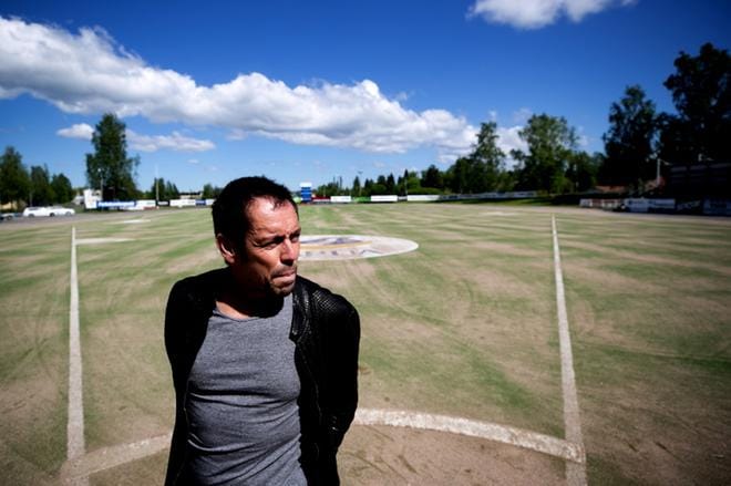 Tanssija Jukka Haapalainen ohjasi Lapualla järjestetyn Mies - Tanssipidot -tapahtuman viime kesänä. KUVA: JAAKKO ELENIUS