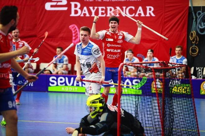 SPV juhlii miesten Salibandyliigan SM-pronssia. KUVA: KRISTA LUOMA
