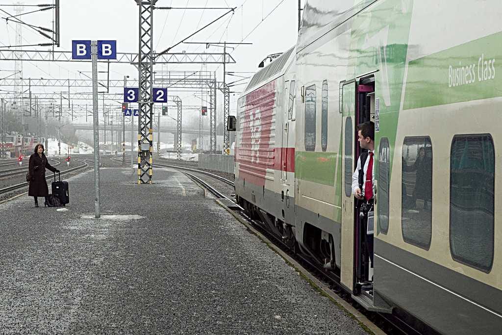 Valtio ostaa VR:ltä junavuoroja supistamisuhan alaisilta rataosuuksilta yli 170 miljoonalla eurolla seuraavan neljän vuoden aikana.