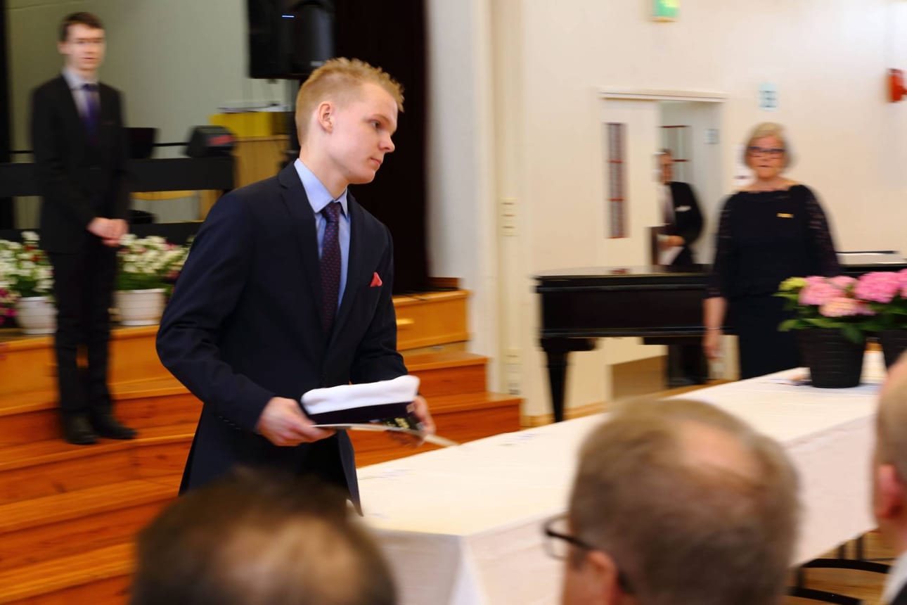 Raahen Seudussakin työskennellyt Arttu Säily on yksi uusista ylioppilaista.