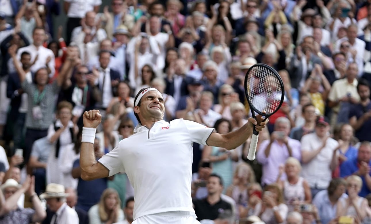 Loppuottelussa Federer (kuvassa) kohtaa maailmanlistan ykköspelaajan Novak Djokovicin, joka kukisti aiemmin perjantaina Espanjan yllättäjän Roberto Bautista Agutin.