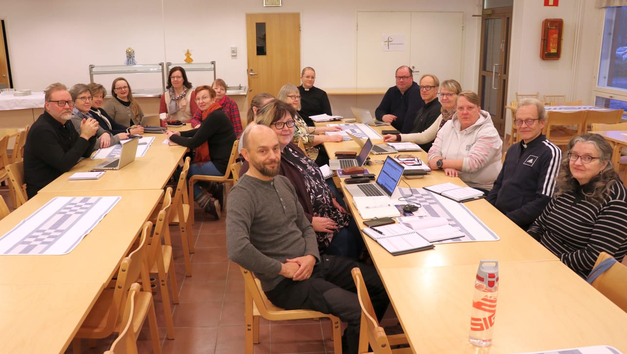 Kauhavan ja Evijärven seurakuntien työntekijöitä oli koolla viime viikon keskiviikkoaamuna yhteisessä palaverissa Kauhavan seurakuntakodilla.