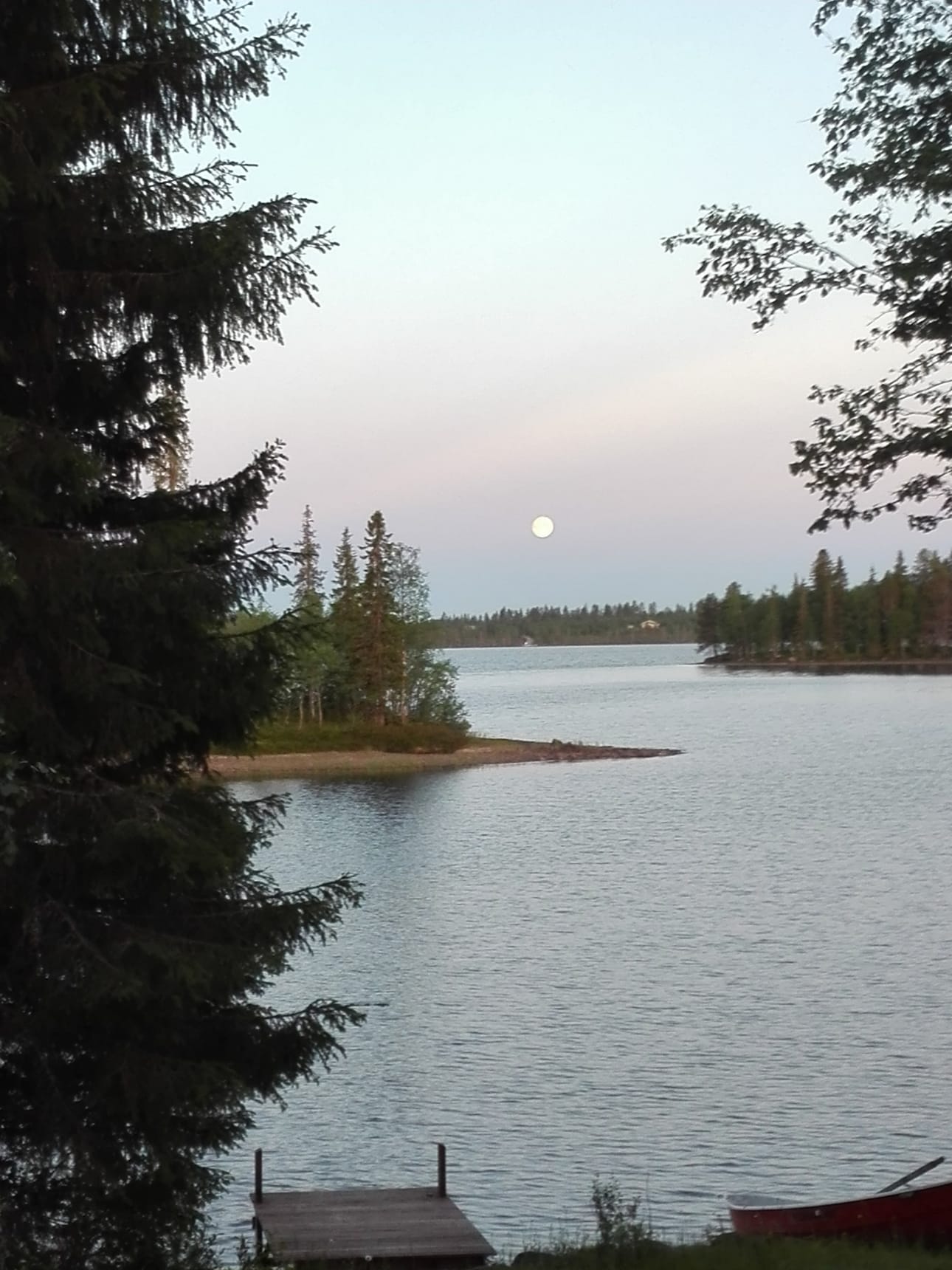 Pirjo Karjalainen kuvasi melkein täyden kuun.
