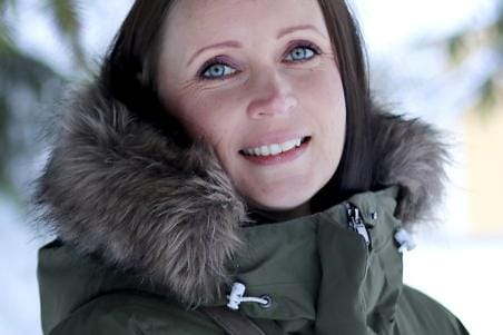 Tietoinen läsnäolo on Johanna Korkea-aholle elämäntapa, joka voi näkyä vaikka tietoisena tekemisenä tai täysin läsnäolevana äitinä leikkihetkessä. KUVAT: JOHANNA KATAJA