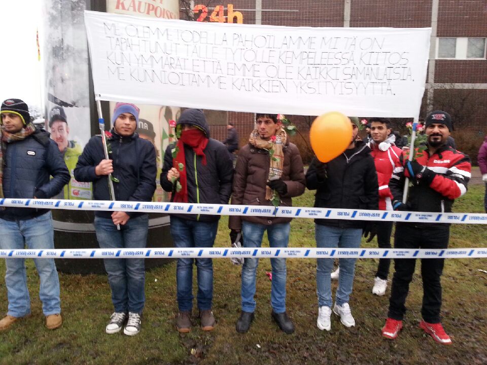 Turvapaikanhakijoiden mukana on suomeksi kirjoitettuja viestejä.