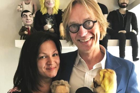 Mika Tommola kävi haastattelemassa Sanni Kallosta kymppiuutisten loppukevennykseen Mika Tommola. Hänen mukanaan Pekka Pouta matkasi kohti MTV3-kanavan Huomenta Suomi -lähetyksen studiota.