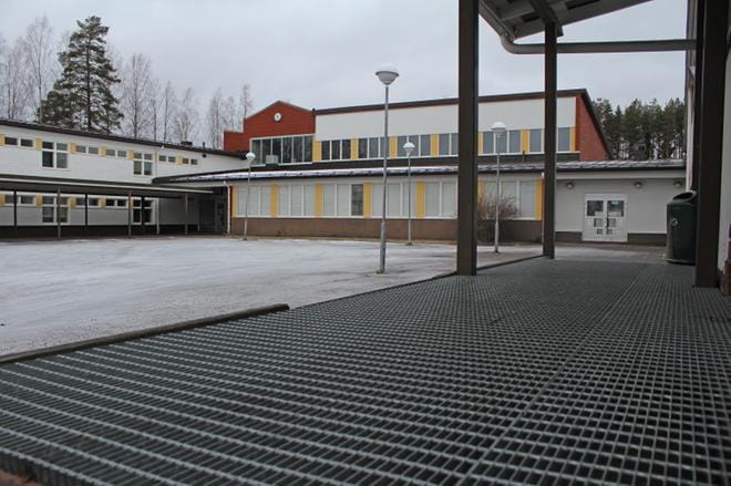 Ähtärin nykyisen, sisäilmaongelmien takia tyhjillään olevan Otsonkoulun paikalle rakennetaan uusi perusopetuksen oppimisympäristö, päätti Ähtärin kaupunginvaltuusto tänä iltana. ARKISTOKUVA: REIJO HEIKKILÄ