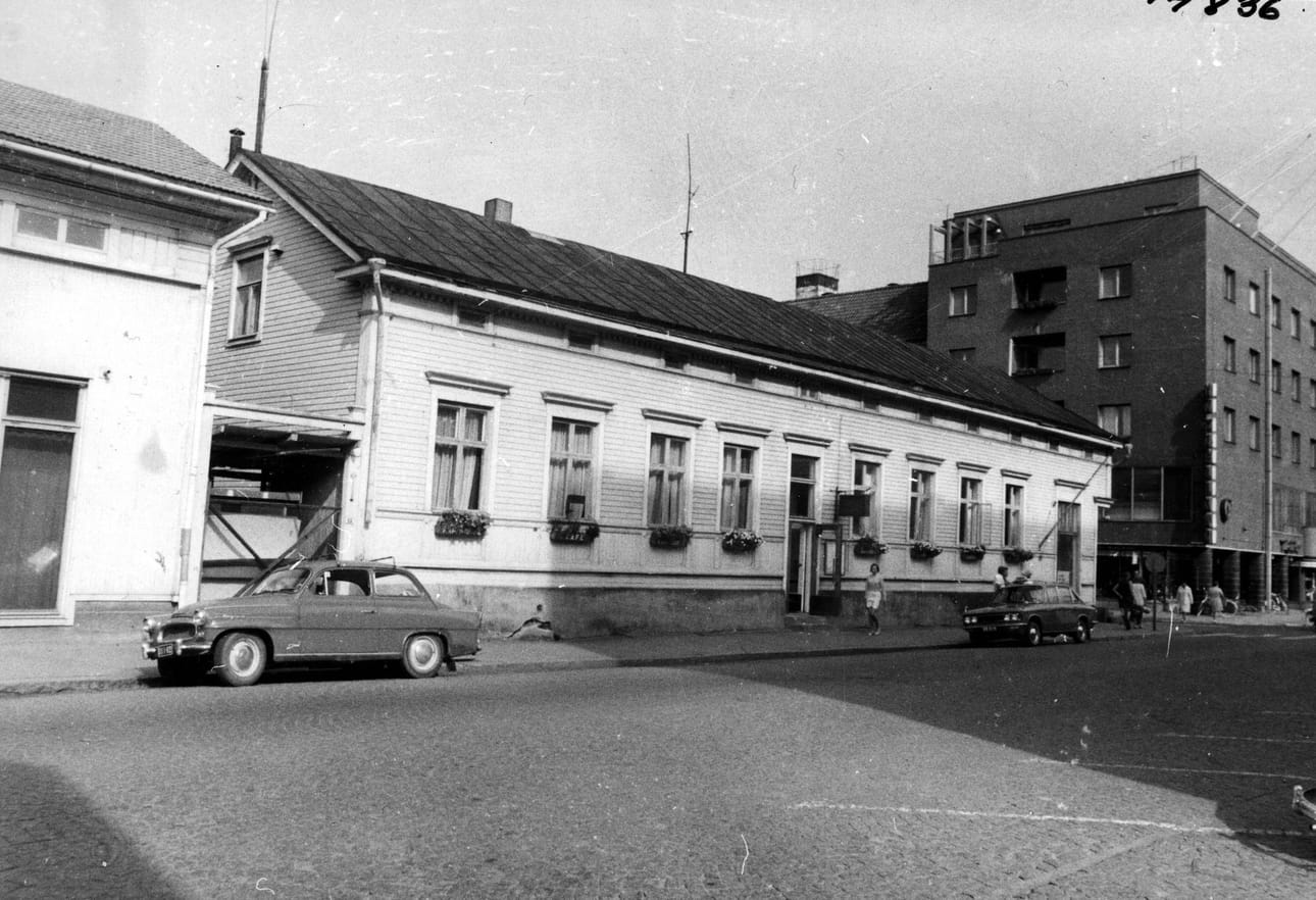 Antellin vanha kahvihuone sijaitsi Kirkkokadun ja Saaristonkadun kulmassa.