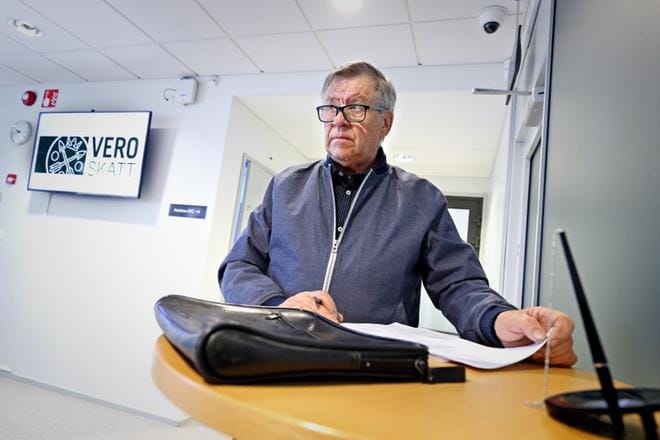 Martti Pajoslahdelle käynti torstaina kotoa verotoimistolla ei merkinnyt kovin isoa ajan menetystä. Hän tarvitsi toimistolta oikean lomakkeen, jota ei ollut löytänyt netistä. KUVA: KARI LÖFHJELM