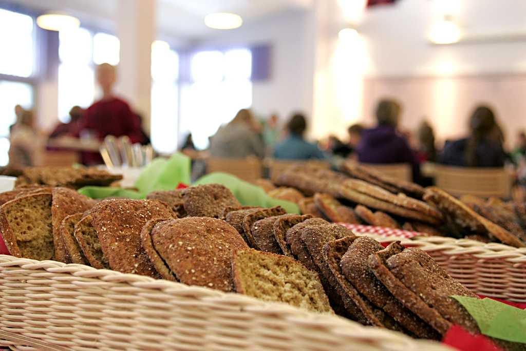 Vähähiilihydraattisten diettien, kuten karppaamisen, suosiota arvellaan yhdeksi syyksi leivänkulutuksen laskuun.
