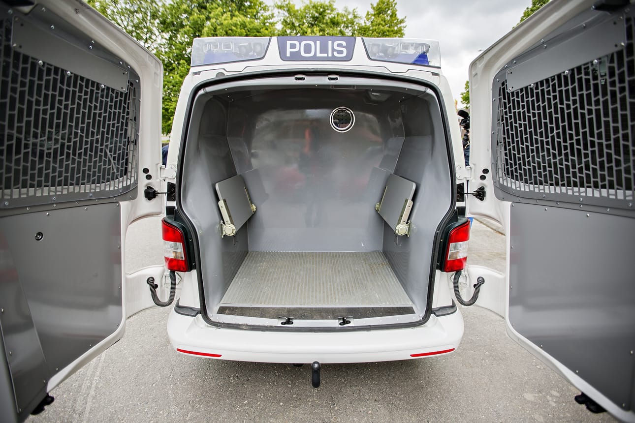 Kahden humalaisen miehen kyyti putkaan johti pahoinpitelyyn Torniossa. Arkistokuva.