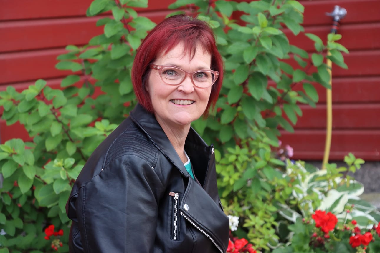 Sirpa Korvola sanoo edelleen muistuttavansa itseään siitä, että tasainen syöminen pitää kilot poissa.