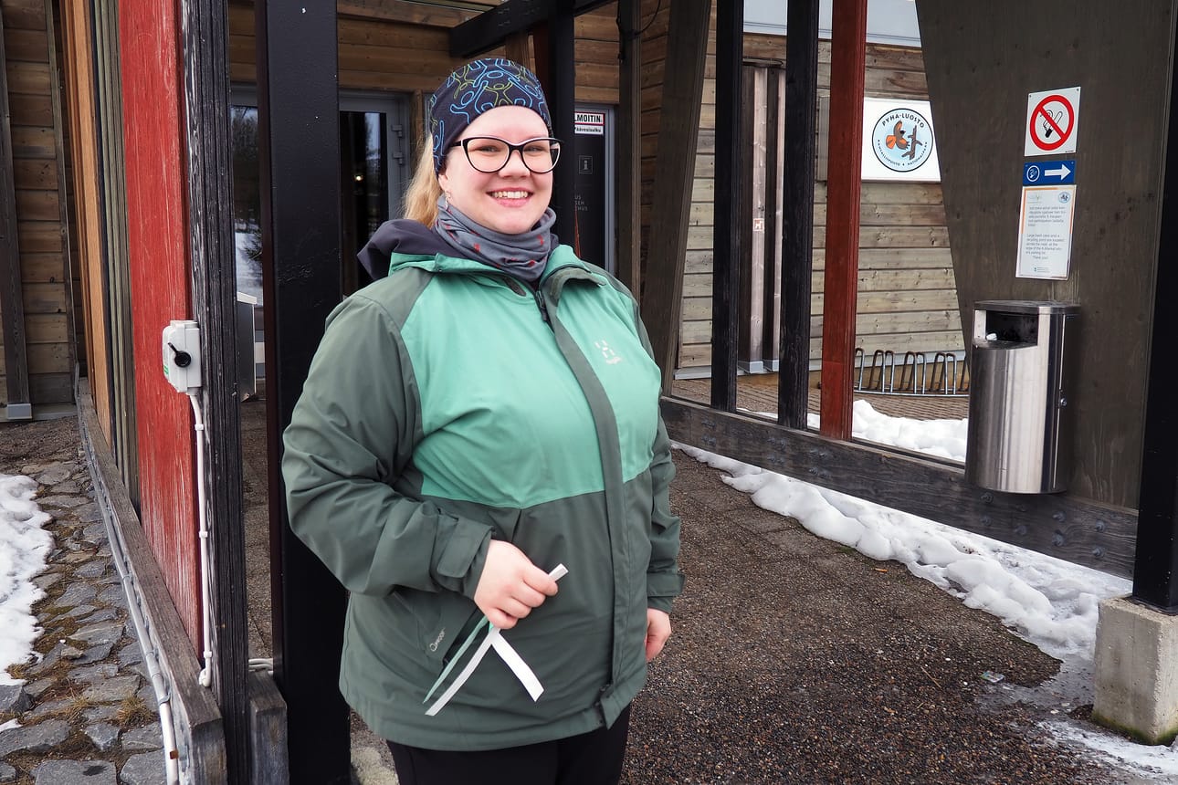 Ilmaiset rannekkeet luontokeskus Naavasta noutanut tuore pelkosenniemeläinen Taija Yli-Rohdainen lähti tutustumaan Pyhän palveluihin, koska tarjolla oli paljon lapsille sopivia kohteita.