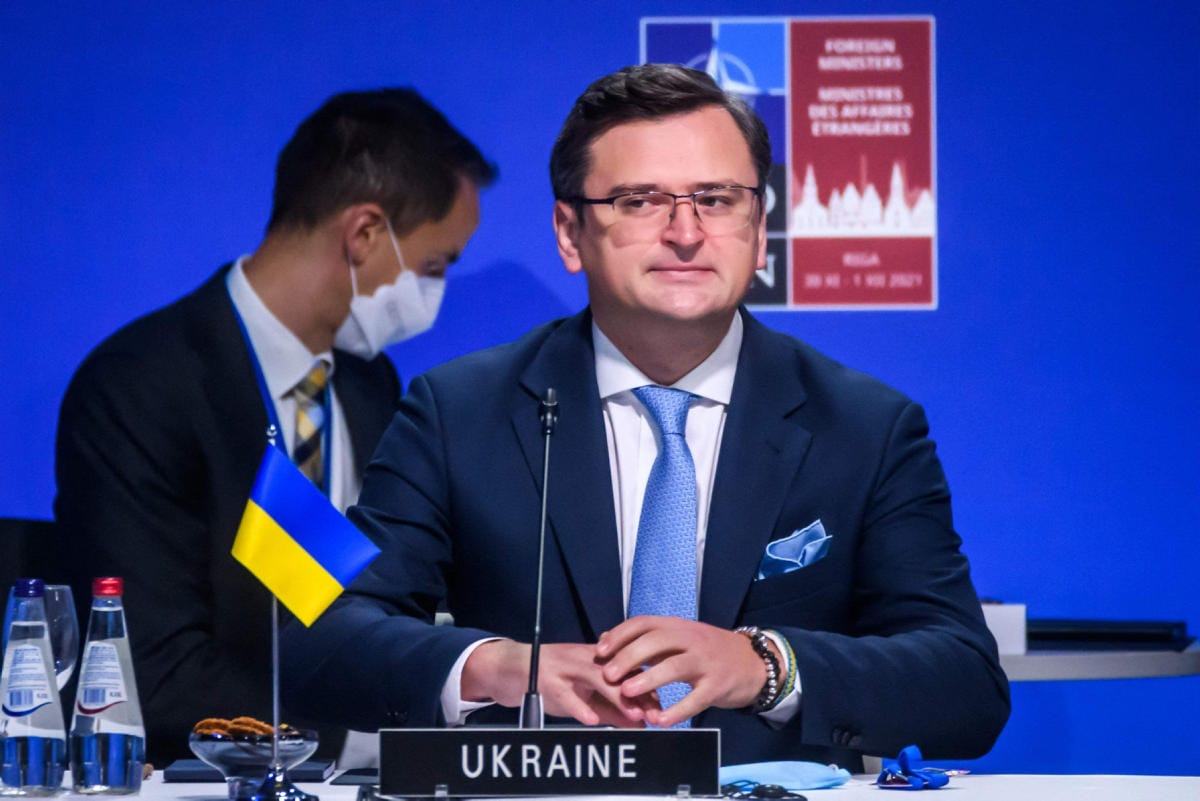 Ukrainan ulkoministeri Dmytro Kuleba sanoi Naton kokouksessa, ettei Venäjällä ole mitään oikeutta määrätä Ukrainan suhteista sotilasliittoon. LEHTIKUVA/AFP