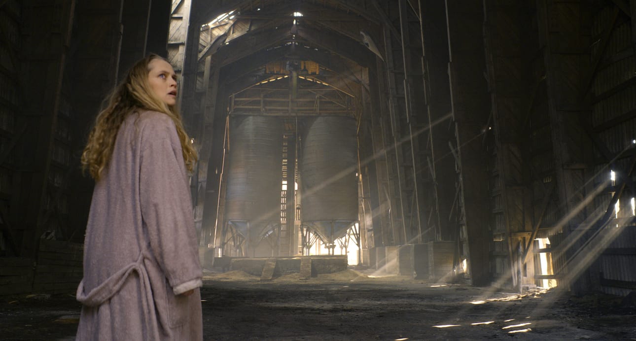 Aiemminkin kauhuelokuvissa (muun muassa Kauna 2, Warm Bodies, Lights Out) kunnostautunut Teresa Palmer näyttelee The Twin – Paha kaksonen -uutuudessa tragediasta toipuvaa Rachelia.