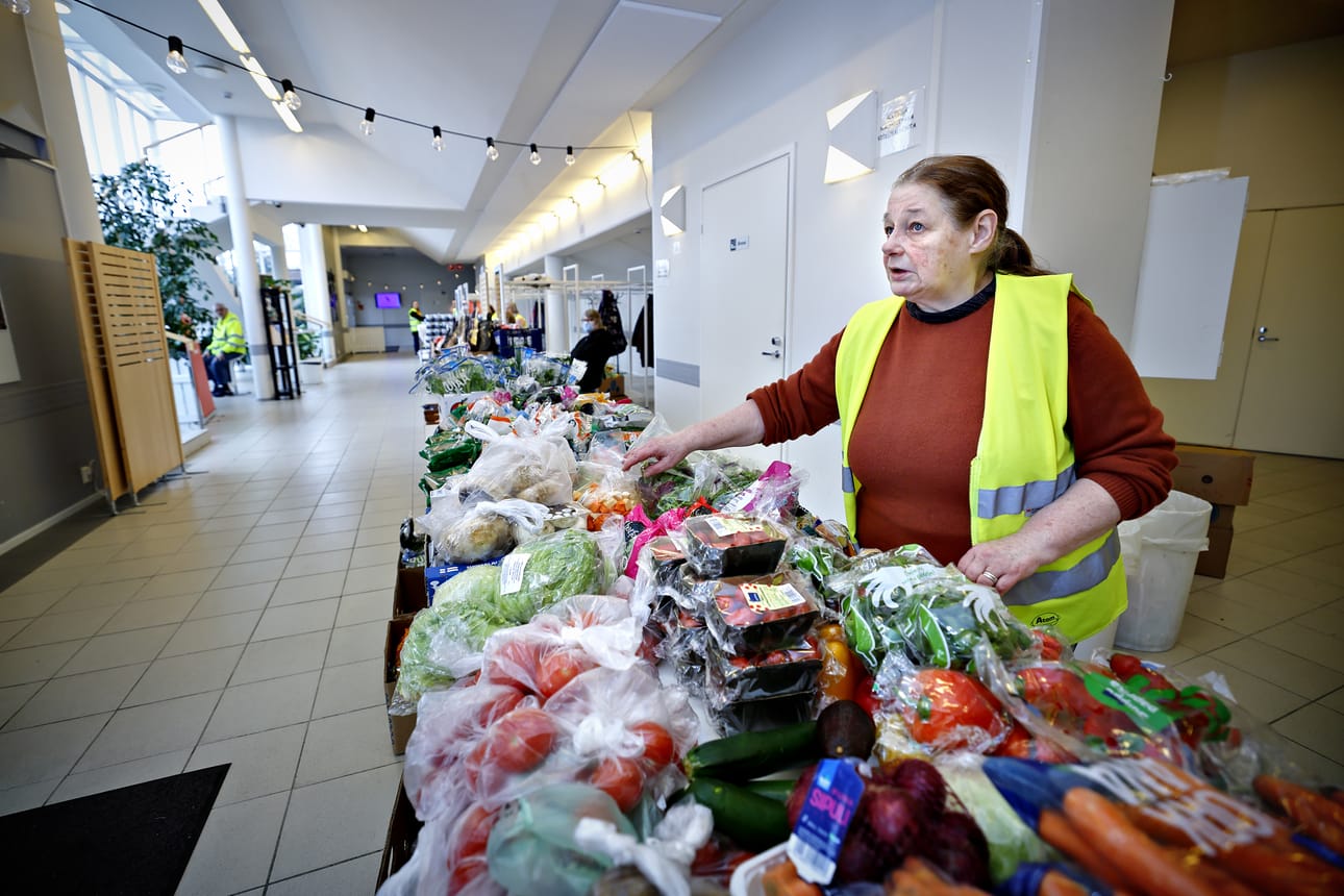 Kiitollisuus. Tällä sanalla Seinäjoen helluntaikirkolla viitenä päivänä viikossa järjestettävän ruoka-avun vapaaehtoistyöntekijä Kaija Hilden kuvailee apua saavien tuntoja.