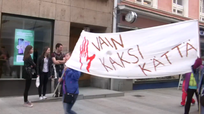Vain kaksi kättä -mielenilmaus Oulun Rotuaarilla