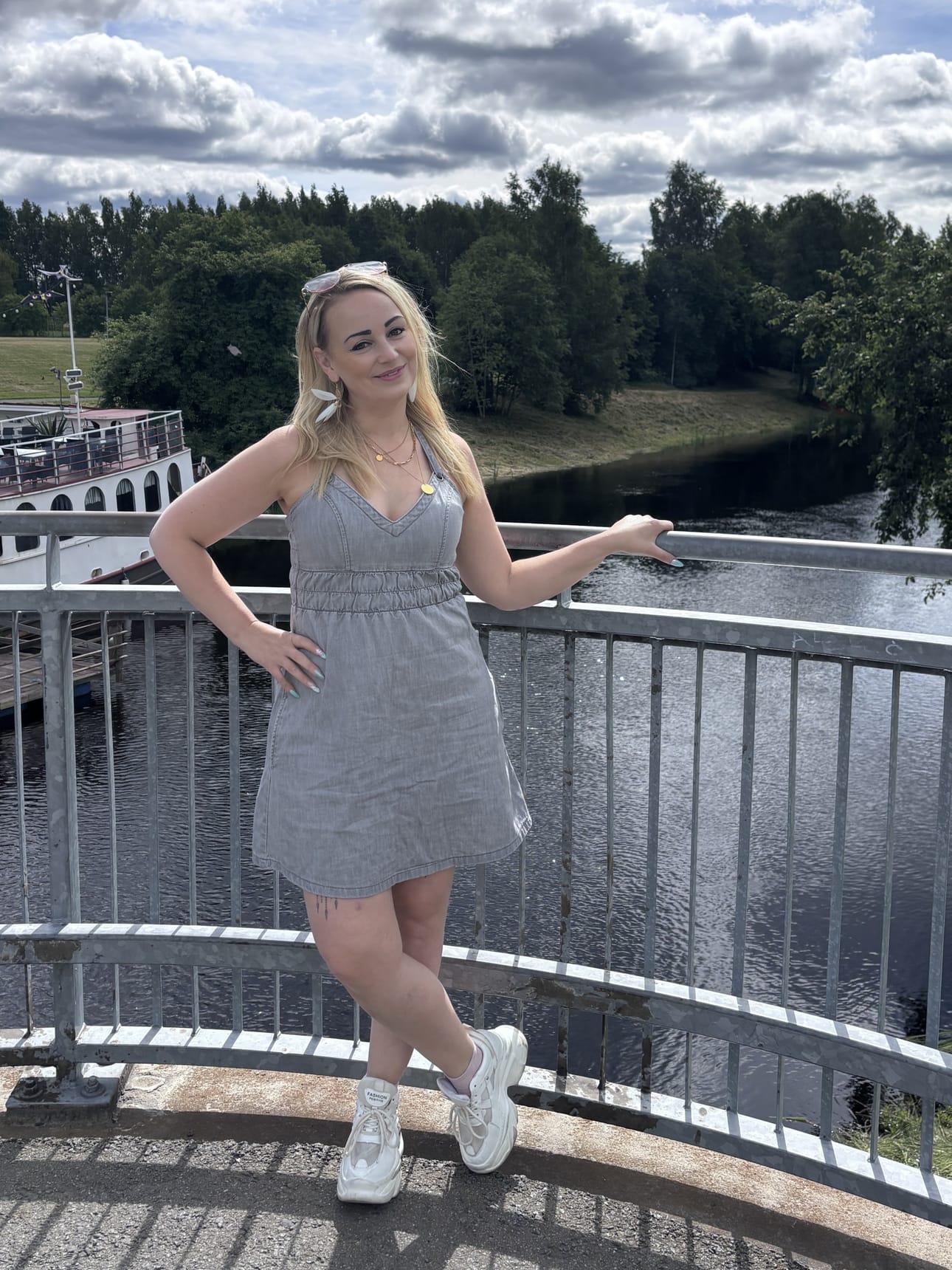 Pirita Niemenmaa nähtiin muun muassa Suomen Huutokauppakeisari -ohjelmassa syksyllä. – Olen kiitollinen ohjelmatoimistolleni, joka on uskonut minuun ja vienyt minua rohkeasti eteenpäin. Yhtä kiitollinen olen järjestäjille ja yleisölle – on hienoa nähdä keikoilla tuttuja kasvoja kerta toisensa jälkeen.