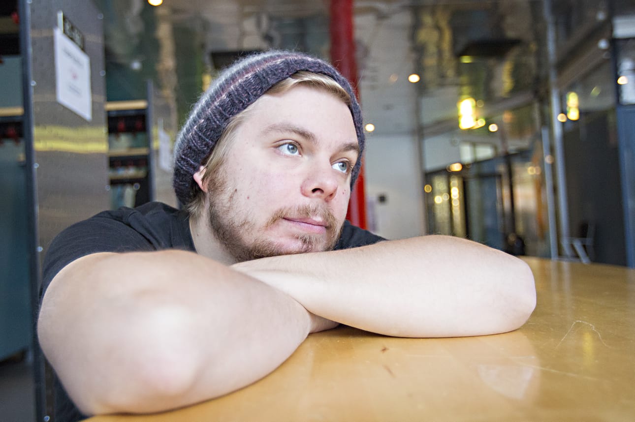 Iikka Kivi voitti stand up -komediakilpailun.