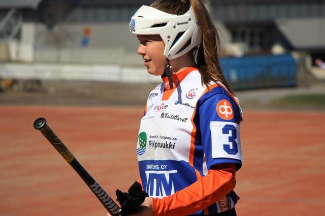 Mailattarien Alexandra Scheweleff löi kolme juoksua ja toi yhden. Hänet palkittiin Lännen joukkueen parhaana. Arkistokuva: Minna Kallasvuo