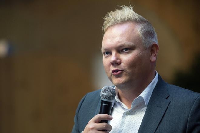 Jokainen eteläpohjalainen näyttelyssä kävijä tai kulttuurin kuluttaja ratkaisee itse, pitääkö jotakin fiksuna vai ei, kauhavalainen tiede- ja kulttuuriministeri kommentoi Siat-näyttelystä noussutta kohua. ARKISTOKUVA: JARNO PELLINEN