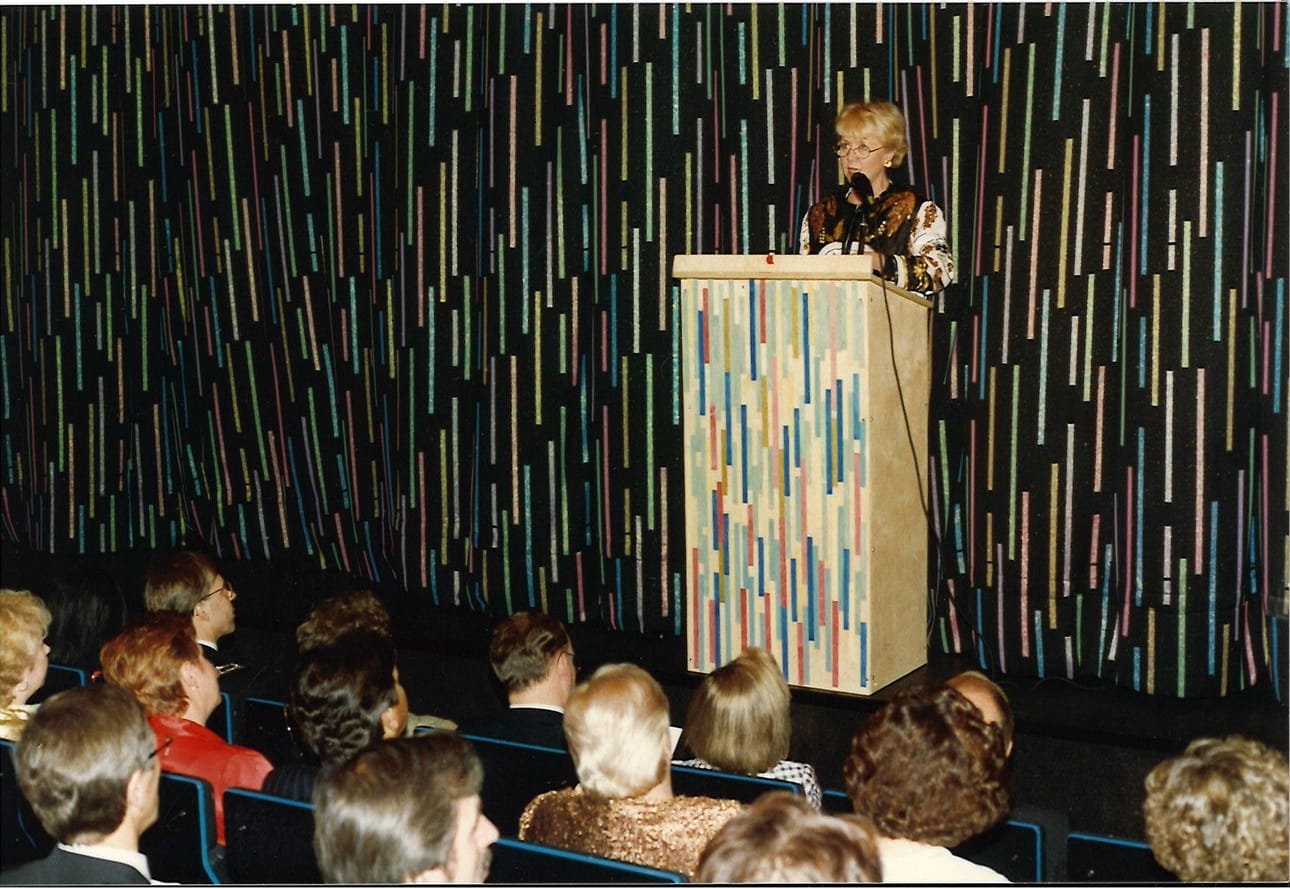 Islannin presidentti Vigdis Finnbodadóttir piti juhlapuheen teatteritalon vihkiäisissä 22.10.1992. Arkistokuva
