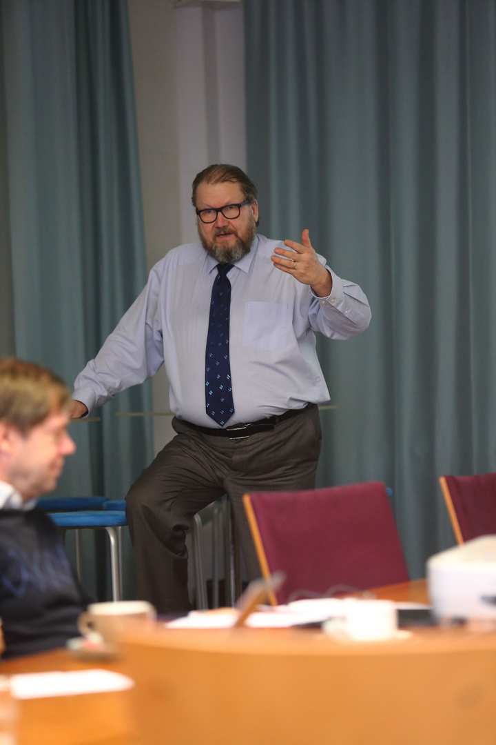 Kotialue Oy:n toimitusjohtaja Mikko Virkamäki kävi Raahessa kuuntelemassa paikallisten toimijoiden ajatuksia keskusta-alueen kehittämisestä.