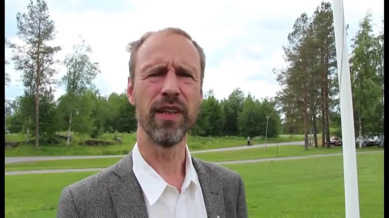Merijärvislähtöinen Paavo Männistö avasi akvarellinäyttelyn Merijärvelle