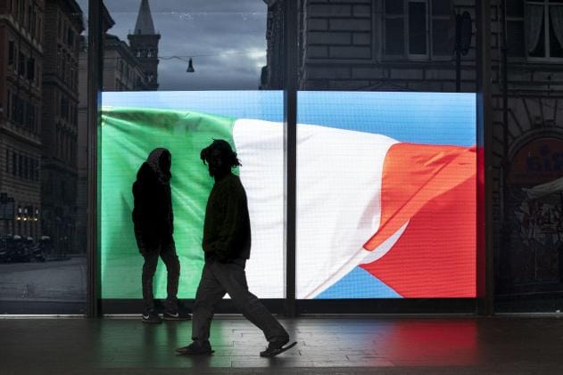 Rooman päärautatieaseman edustalla oli perjantaina hiljaista. KUVA: MASSIMO PERCOSSI / EPA