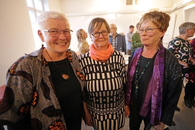 Hilkka Lappela, Tuula Ruoppa-Salo ja Tytti Oittinen olivat Lapualaisoopperan kunniavieraita. KUVA: ANNE PUUMALA