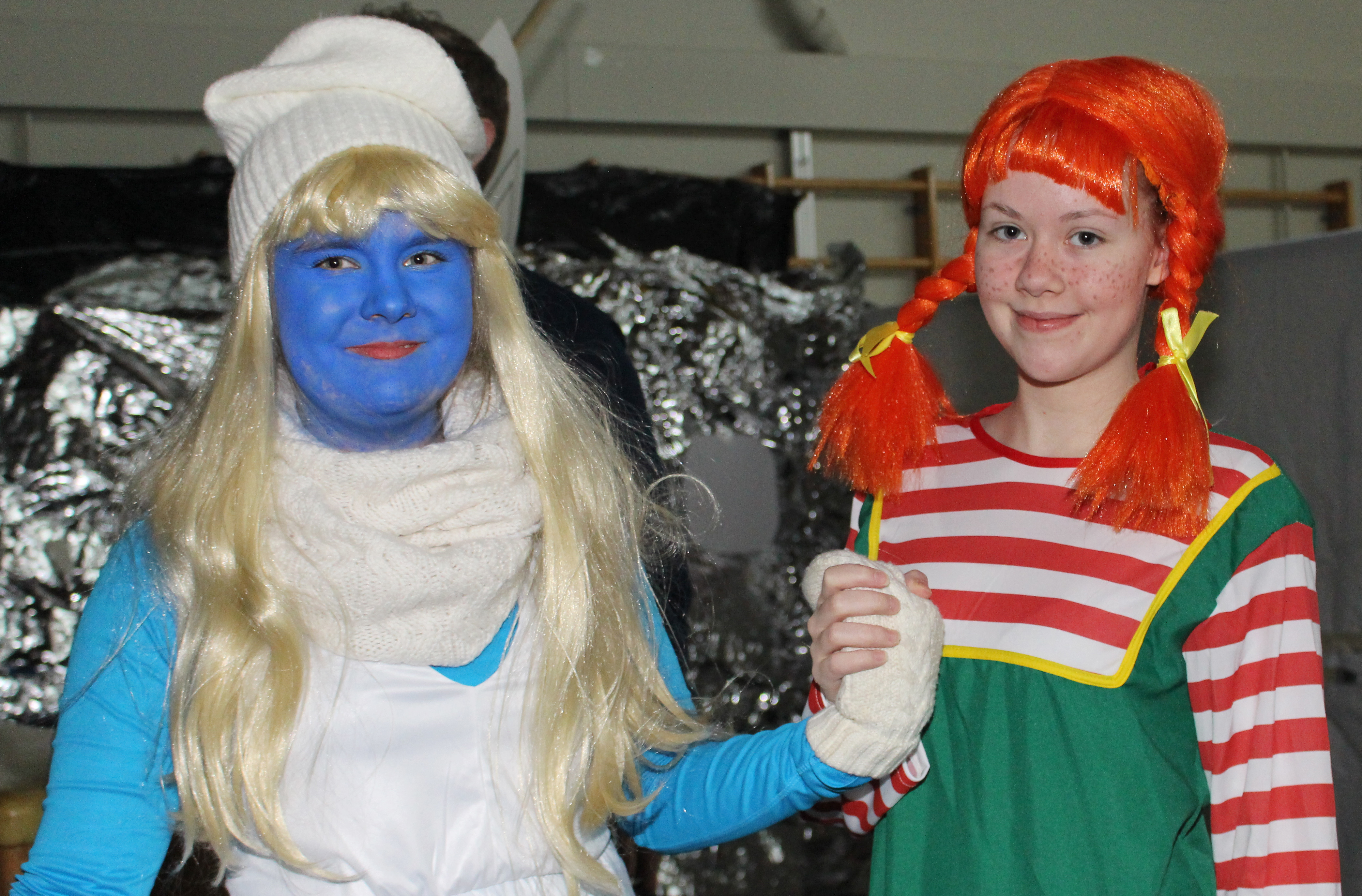 Ystäviä ikuisesti ovat ainakin Smurfiina ja Peppi Pitkätossu.