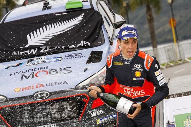 Vuosi sitten Hayden Paddon ja John Kennard juhlivat uransa ensimmäistä MM-rallivoittoa Argentiinassa. Sen jälkeen terävin vauhti on ollut kateissa. KUVA: HYUNDAI MOTORSPORT
